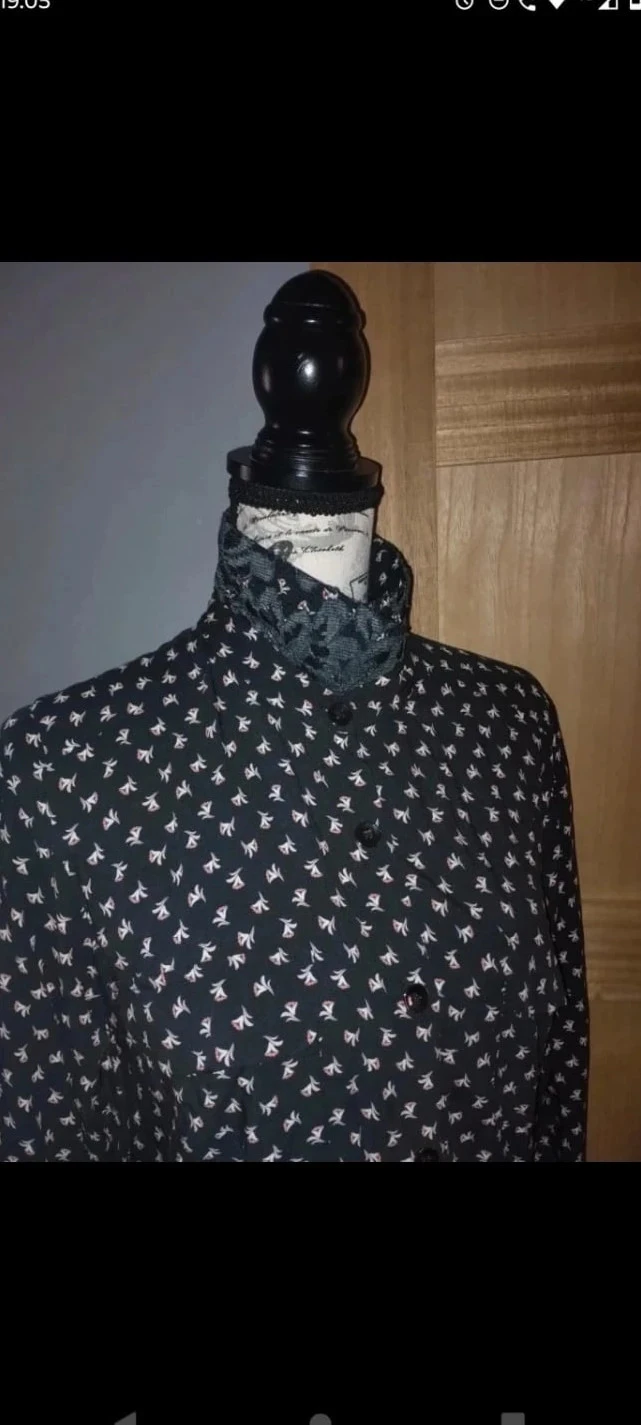 Vestido longo preto com pequenas flores rosa/brancas, gola de renda T42, Persona by Marina Rinaldi – photo 4